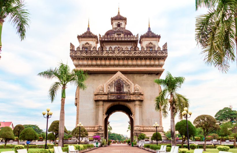 ทัวร์ลาว เมืองเฟือง วังเวียง หลวงพระบาง น้ำตกตาดกวางสี  พระธาตุหลวง บลูลากูน วัดสินชัย 4 วัน 3 คืน สายการบินแอร์เอเชีย