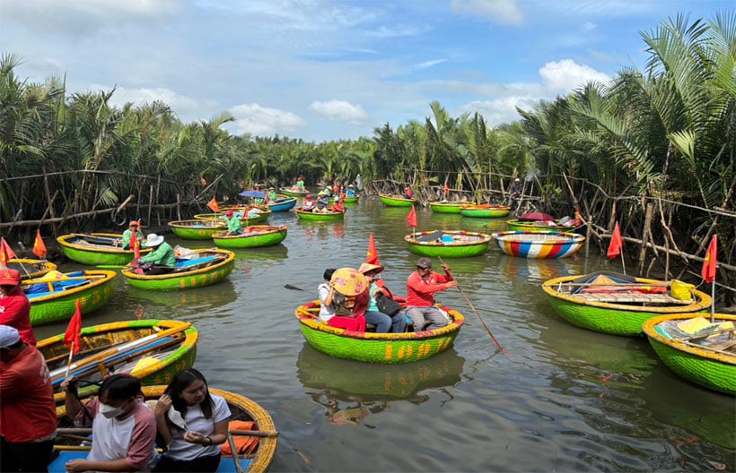 ทัวร์เวียดนามกลาง ดานัง บานาฮิลล์ สะพานมือสีทอง   ล่องเรือกระด้ง (พักบานาฮิลล์  1 คืน) 4 วัน 3 คืน สายการบินไทยเวียดเจ็ท แอร์