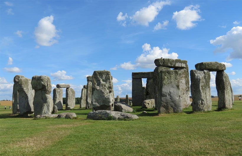 ทัวร์ยุโรป อังกฤษ สนามฟุตบอล แอนฟิลด์ และ โอลด์แทรฟฟอร์ด  STONE HENGE พระราชวังบั๊คกิ้งแฮม  8 วัน 5 คืน สายการบินสิงคโปร์ แอร์ไลน์