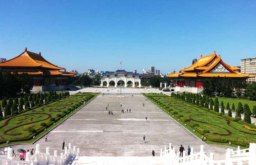 ทัวร์ไต้หวัน อุทยานอาลีซาน ล่องเรือทะเลสาบสุริยันจันทรา อนุสรณ์สถานเจียงไคเช็ค ช้อปปิ้งย่านซีเหมินติง  4 วัน 3 คืน สายการบินไชน่า แอร์ไลน์